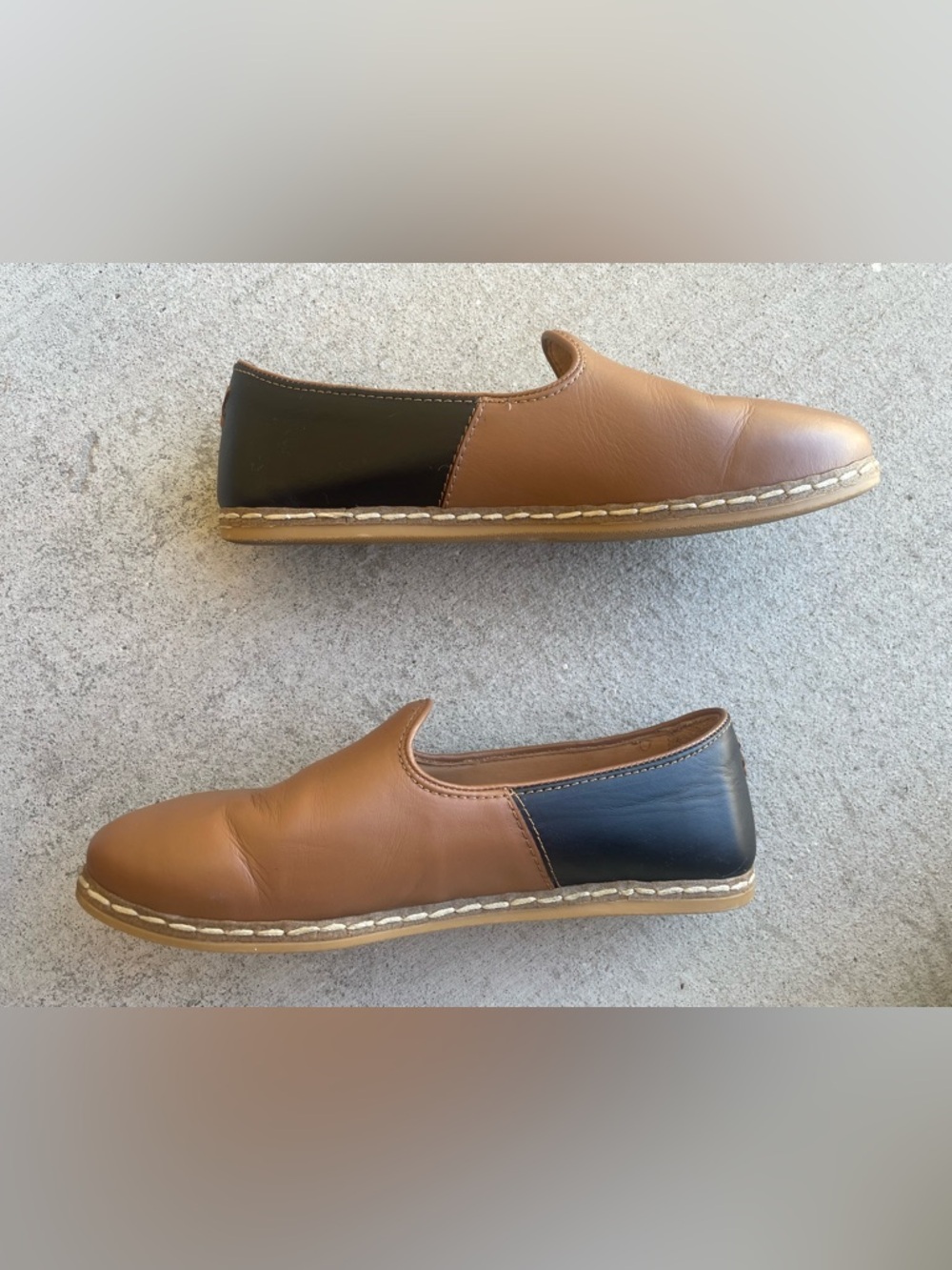 Charix Camel Black Leather Slip On Loafers 39.5 9 Classic Work Travel Minimal